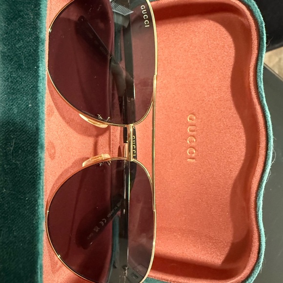 Gucci Black Lens Gold Frame Sunglasses - Picture 3 of 5